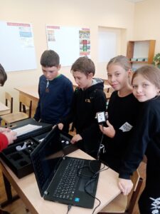 Точка роста. Измерение освещенности в классе.